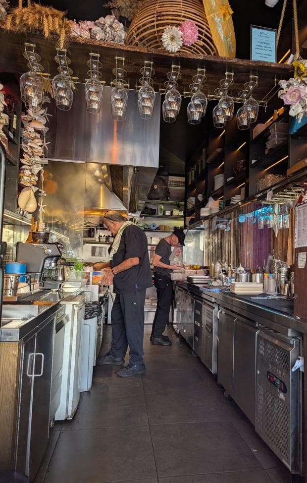 Manny's Wine & Fish Burleigh Beach — Burleigh Heads, Gold Coast