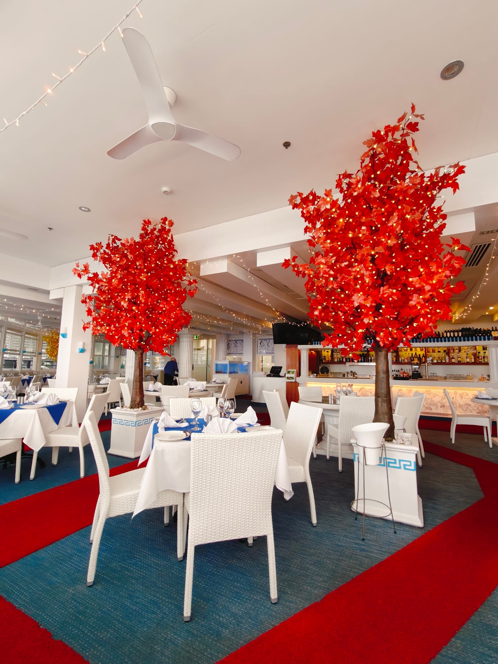 George's Paragon Coolangatta — Coolangatta, Gold Coast