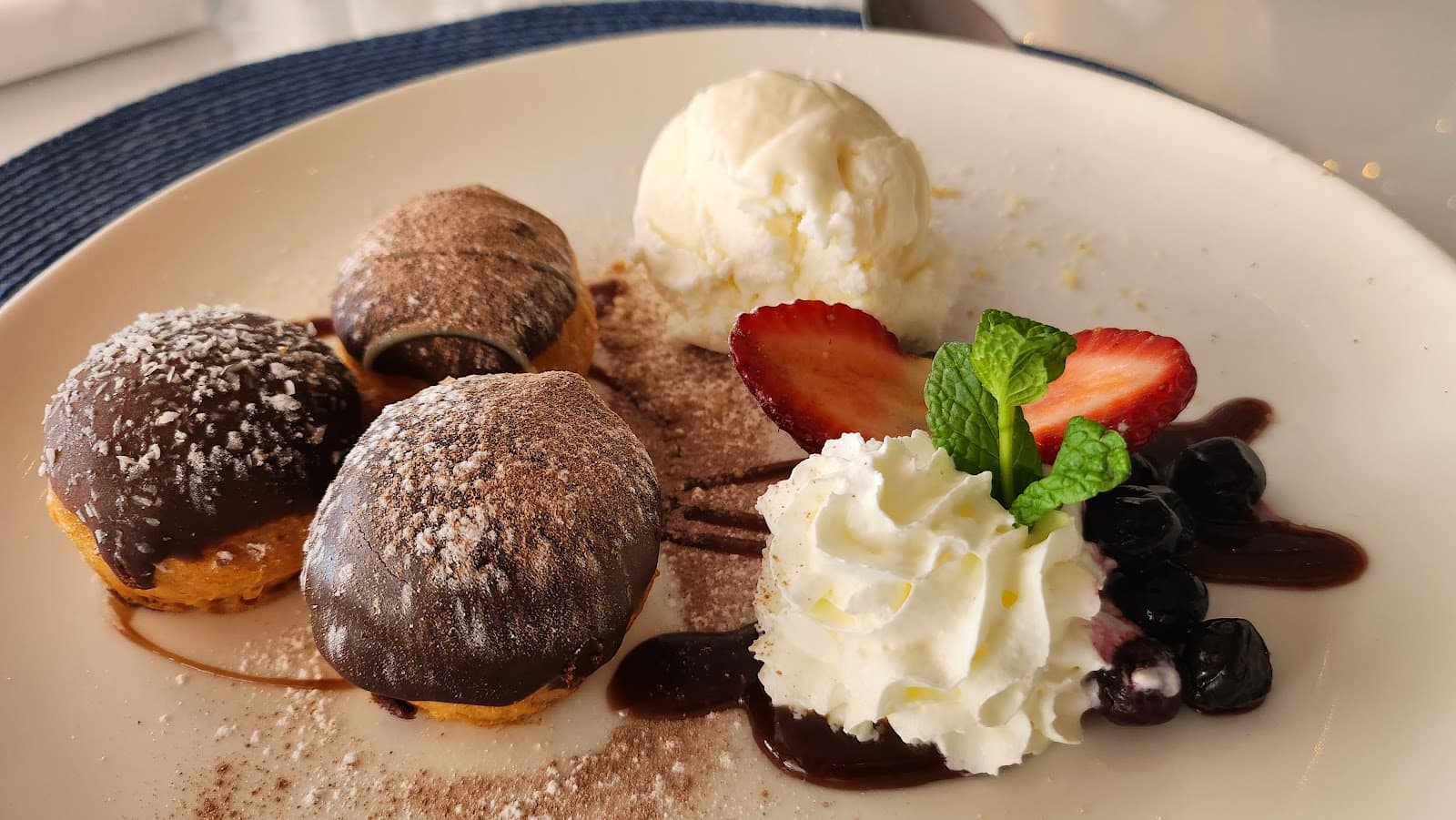 George's Paragon Coolangatta — Coolangatta, Gold Coast