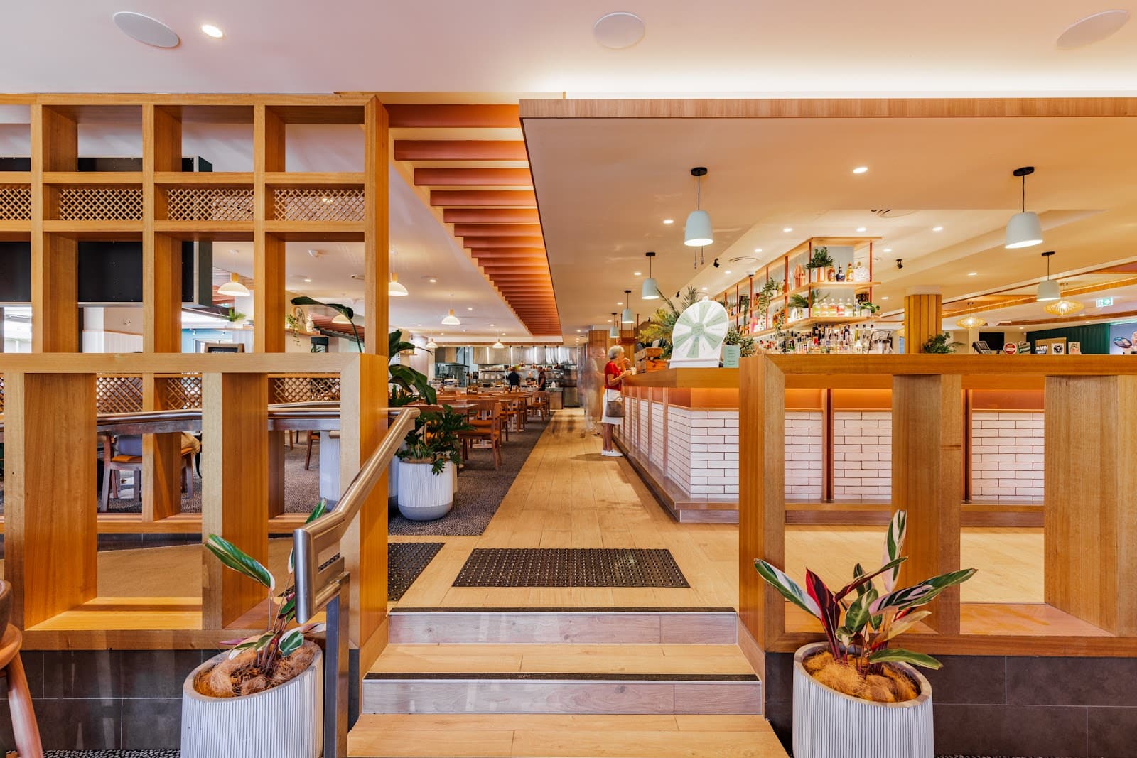 Mermaid Waters Hotel — Mermaid Beach, Gold Coast