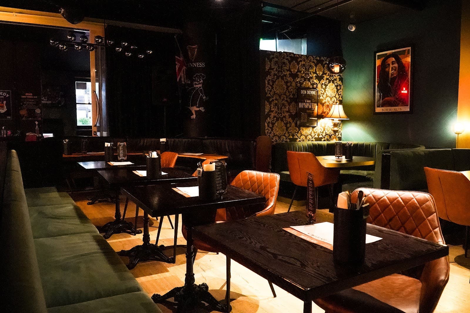 Den Devine Restaurant & Music Lounge — Miami, Gold Coast