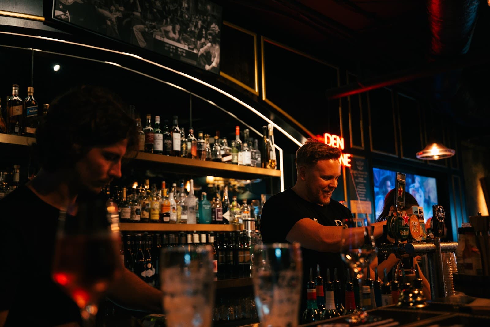 Den Devine Restaurant & Music Lounge — Miami, Gold Coast