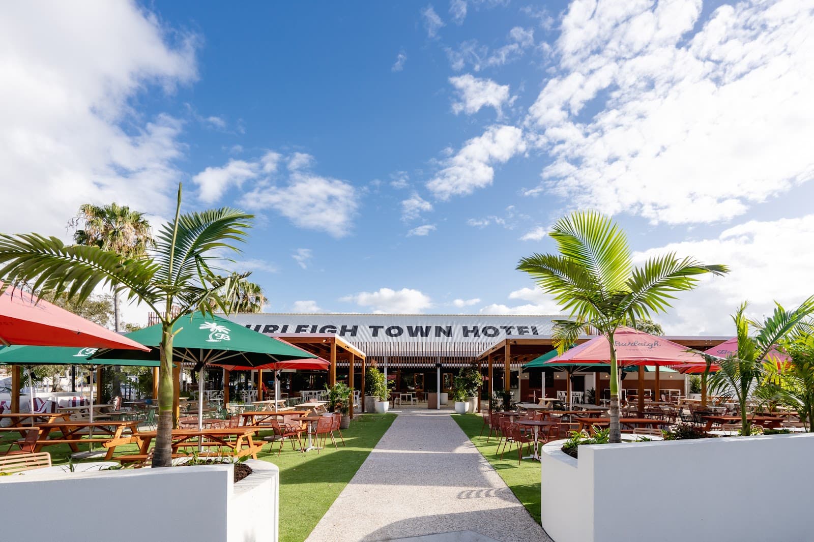Burleigh Town Hotel — Burleigh Heads, Gold Coast