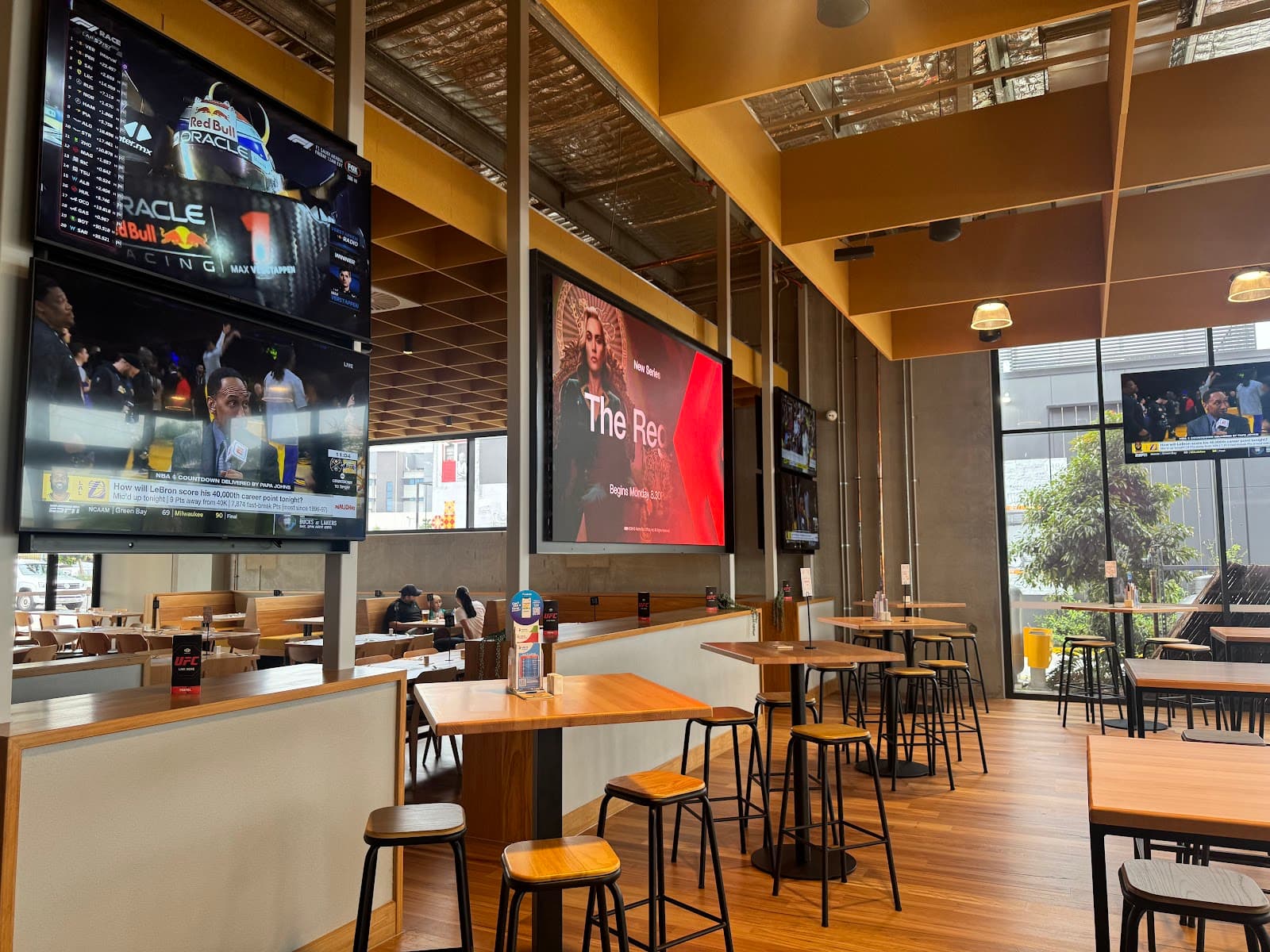 The Queen's Arms Hotel Southport — Southport, Gold Coast
