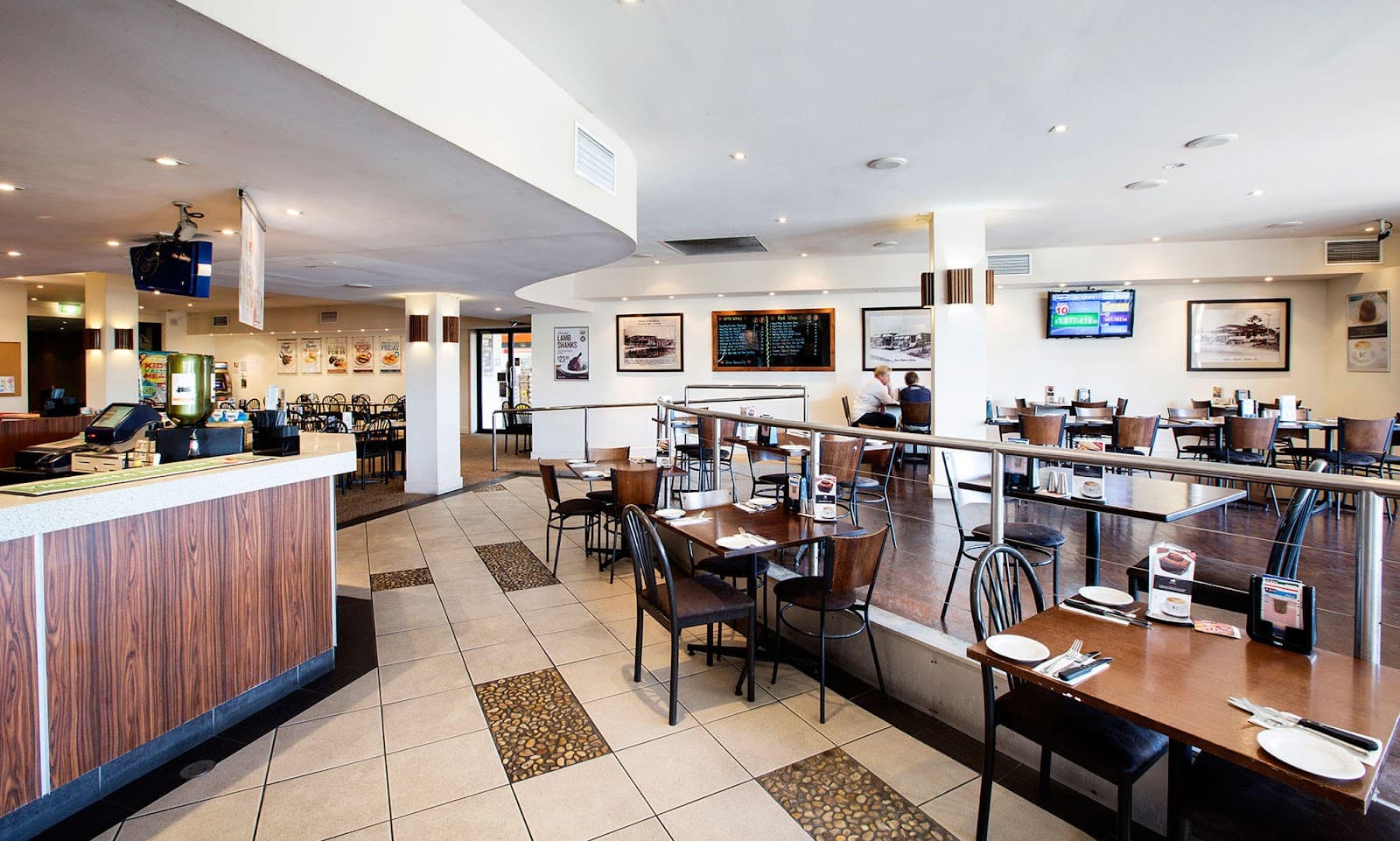 Palm Beach Hotel — Currumbin, Gold Coast