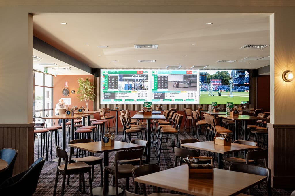 Diamonds Tavern — Robina, Gold Coast