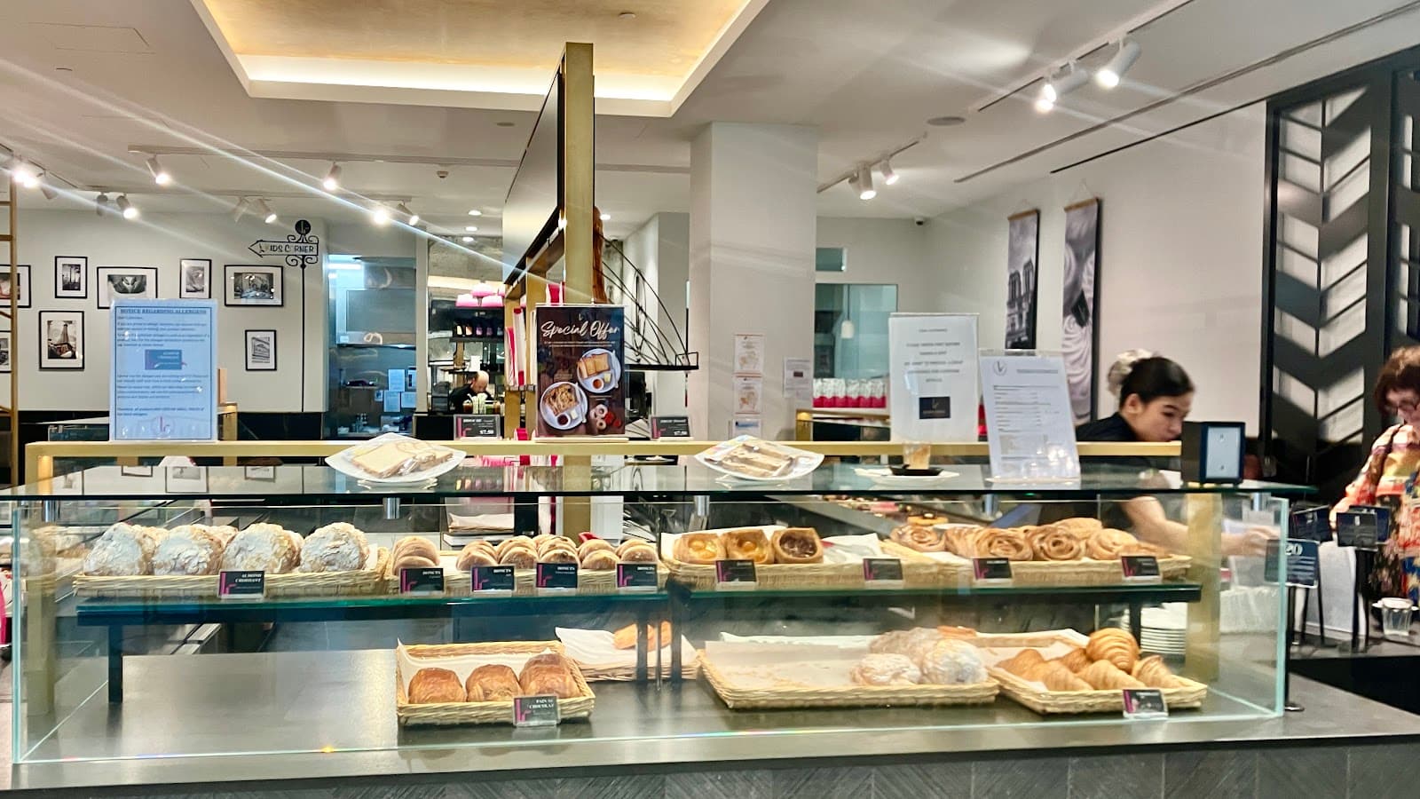 Le Bon Choix — Broadbeach, Gold Coast