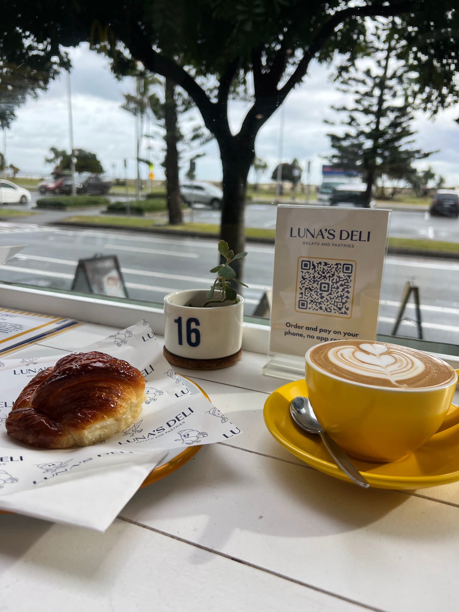 Luna's Deli — Coolangatta, Gold Coast