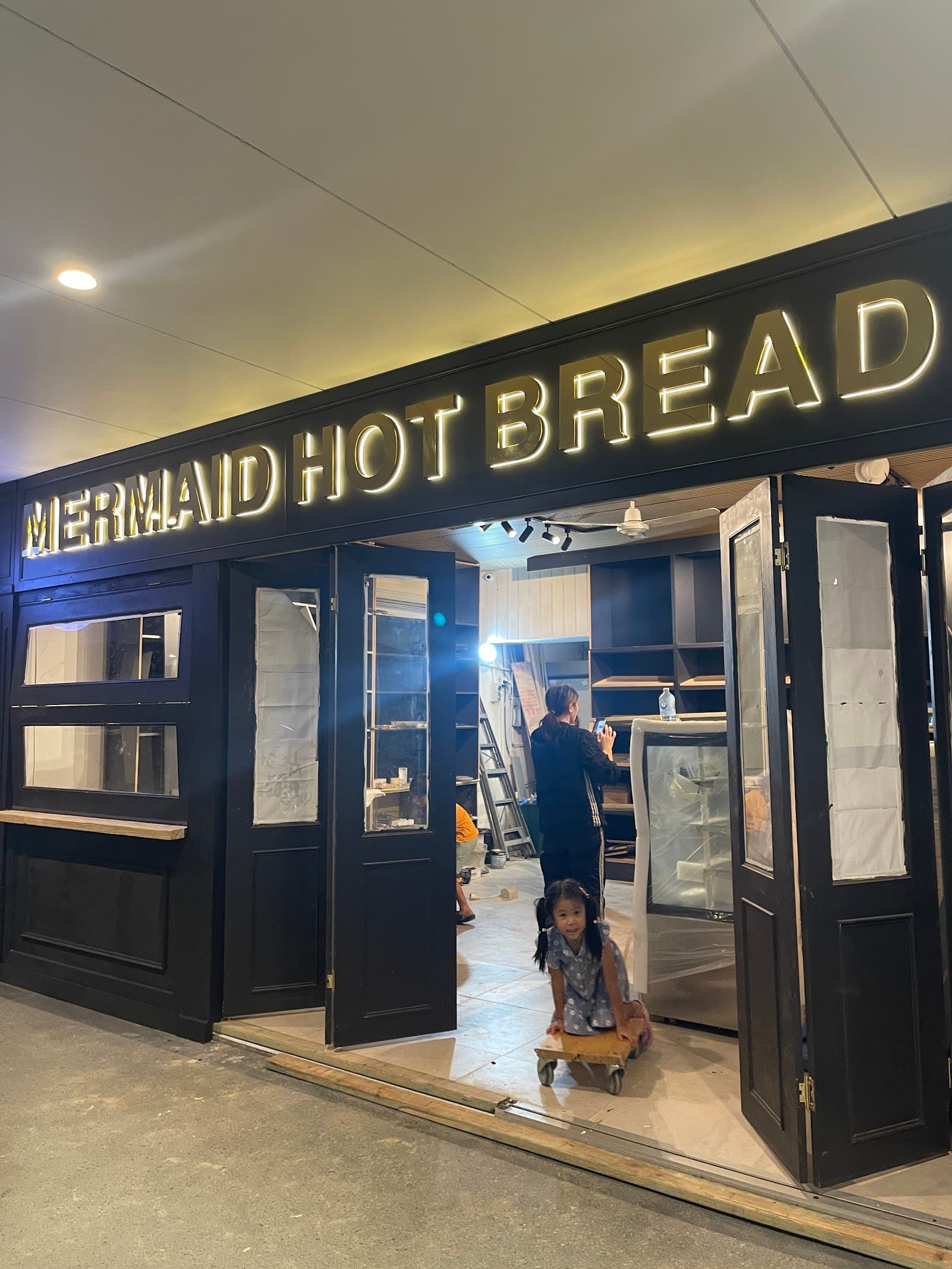 Mermaid Hot Bread — Mermaid Beach, Gold Coast