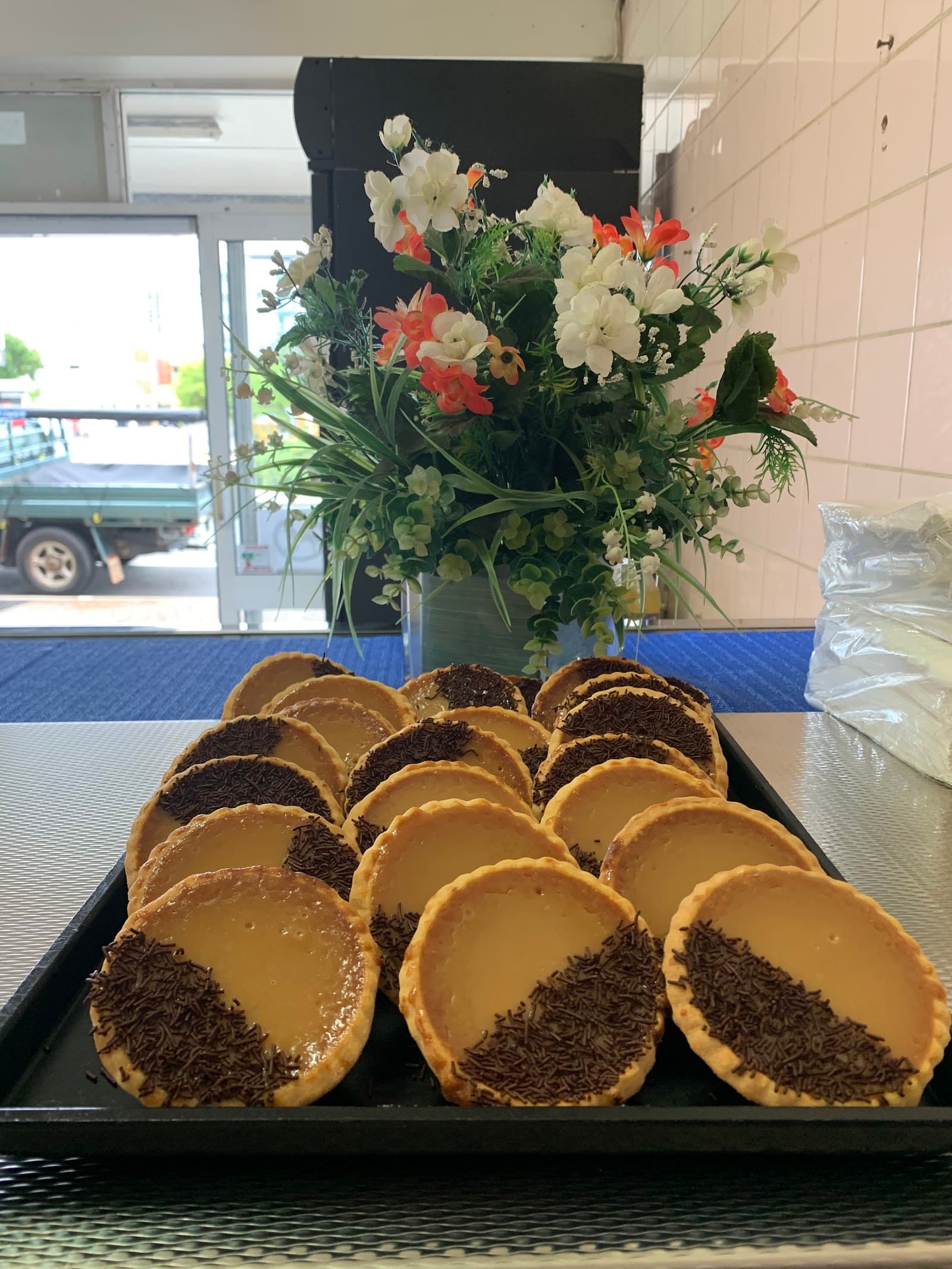 Lee's Cakes & Pastries Bakery Palm Beach — Palm Beach, Gold Coast
