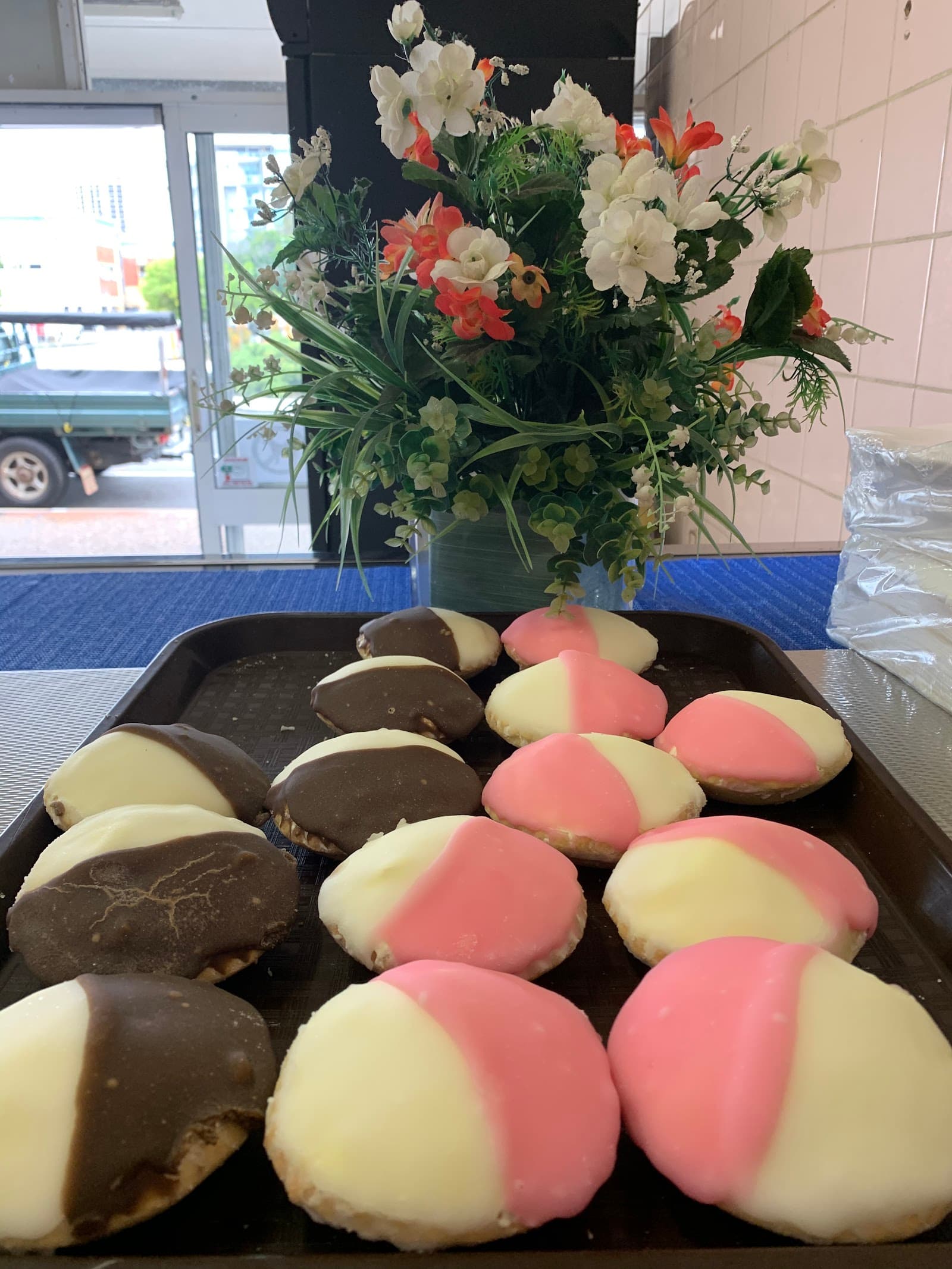 Lee's Cakes & Pastries Bakery Palm Beach — Palm Beach, Gold Coast