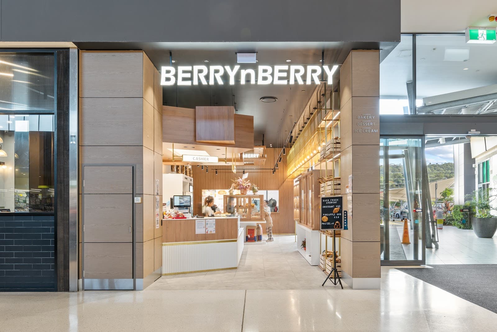 Berry n Berry Bakery, Westfield Helensvale — Hope Island, Gold Coast