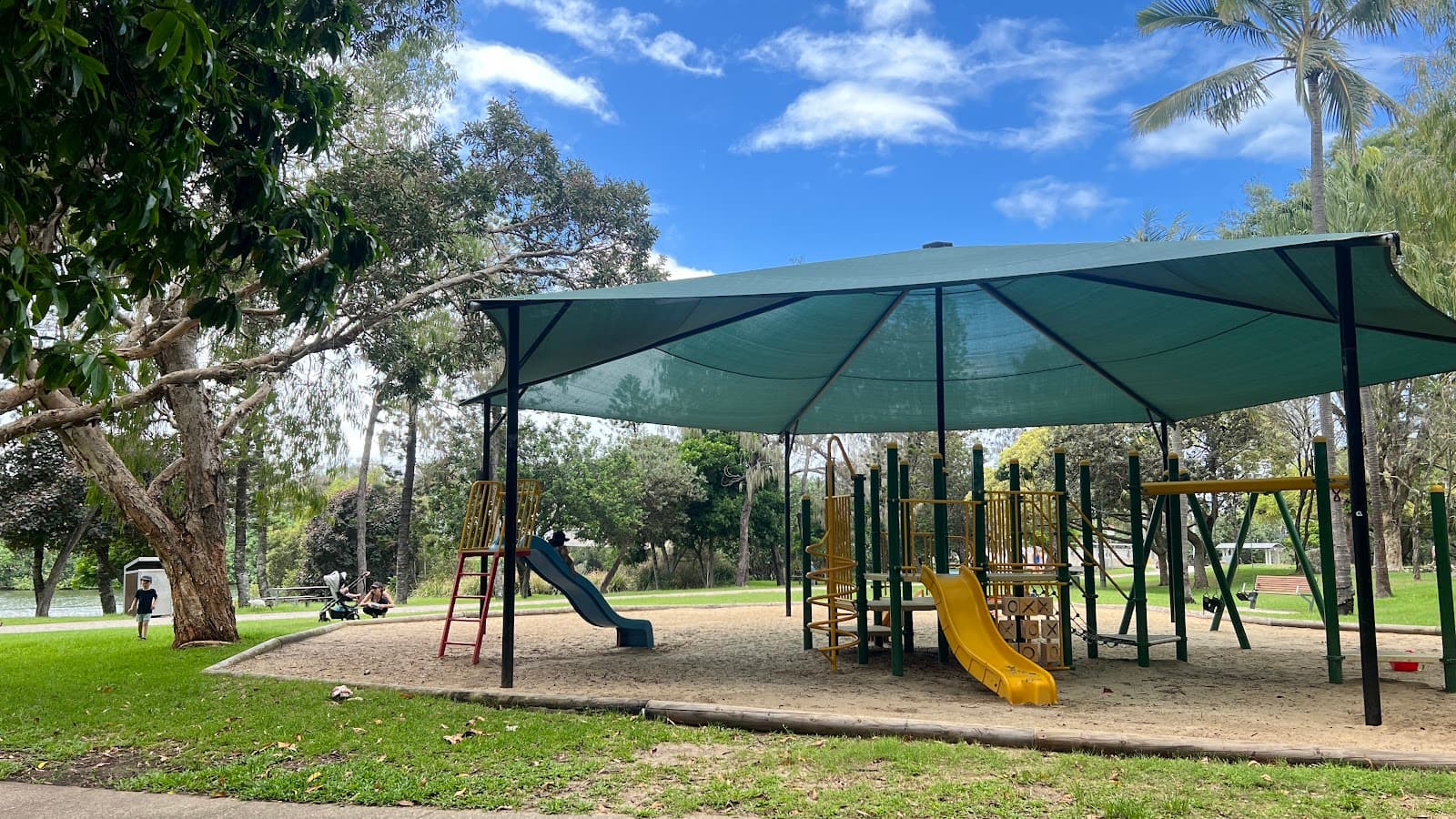 Macintosh Island Park — Main Beach, Gold Coast