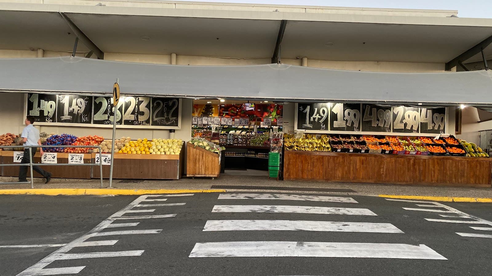 Southport Discount Fruit Barn — Southport, Gold Coast