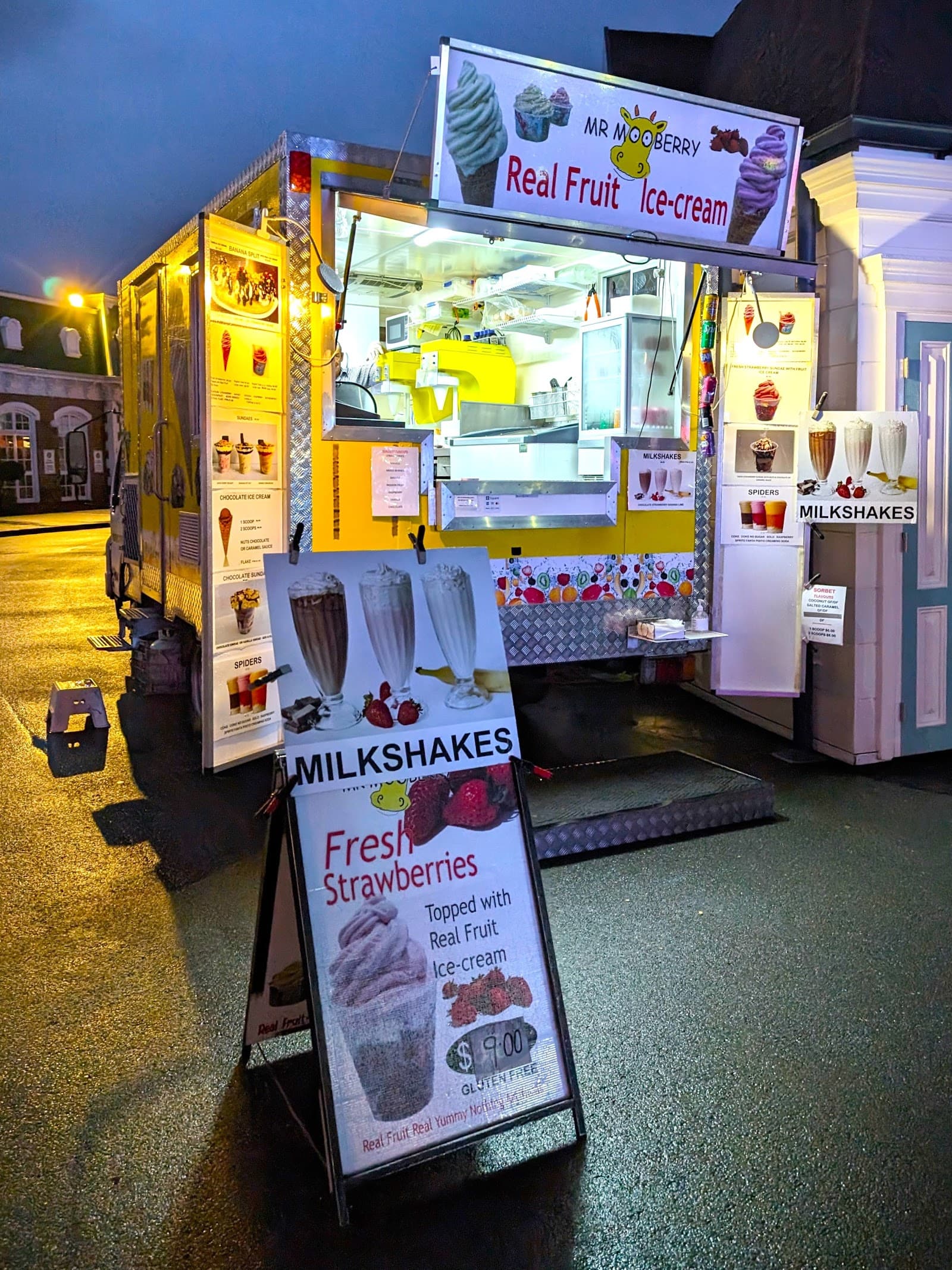 Dreamworld Night Market — Hope Island, Gold Coast