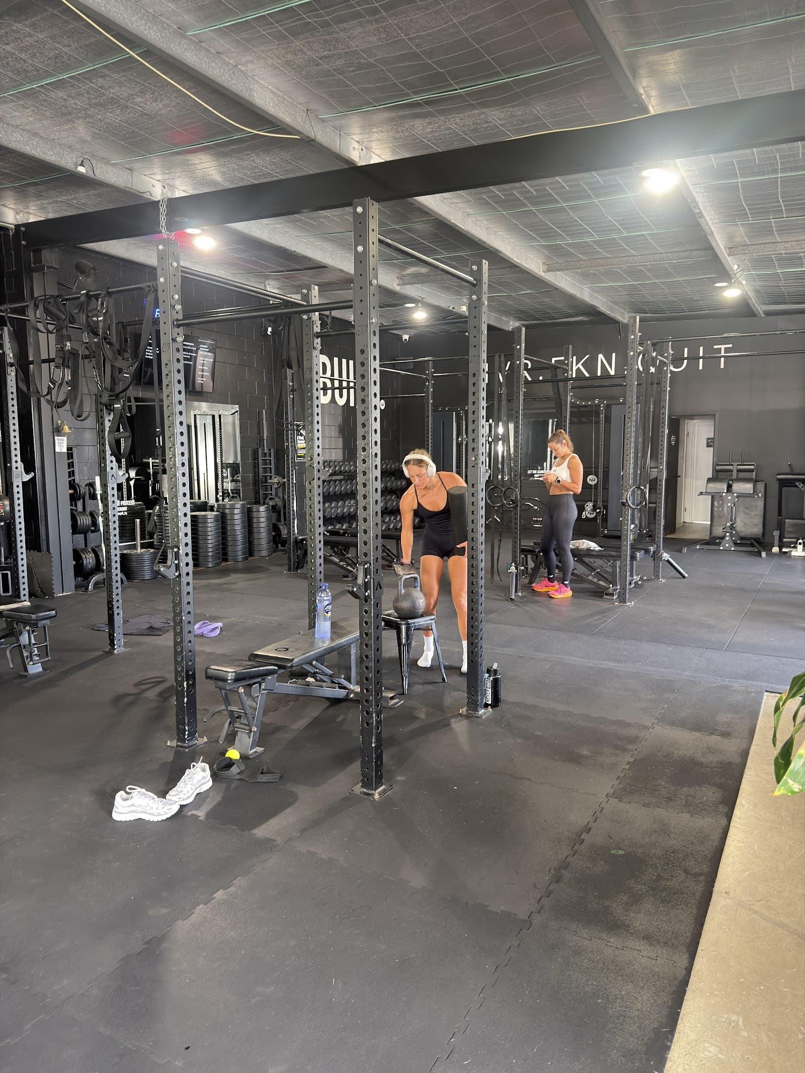 Never Quit Bundall — Main Beach, Gold Coast