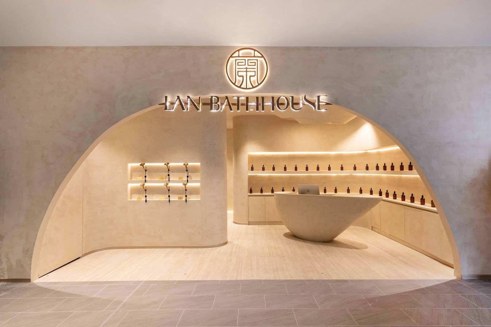 LAN BATHHOUSE SURFERS PARADISE — Palm Beach, Gold Coast