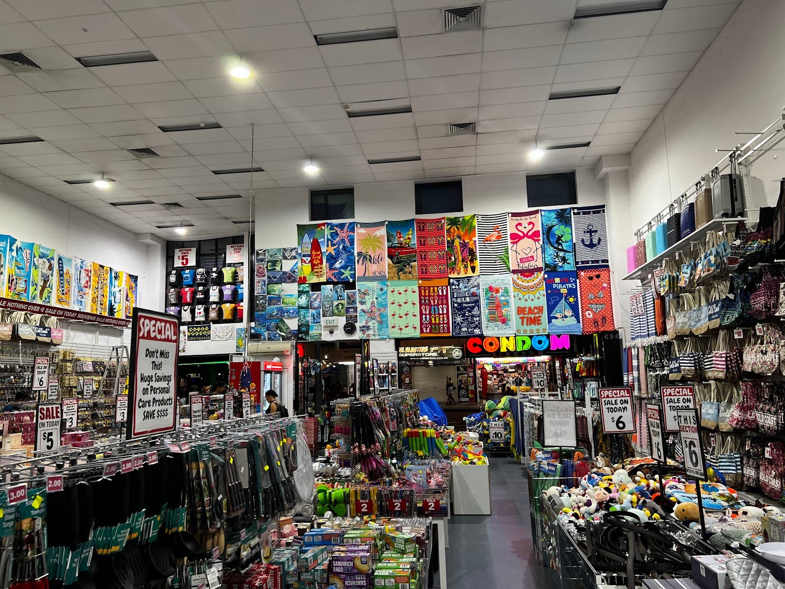 Gold Coast Discounters — Surfers Paradise, Gold Coast