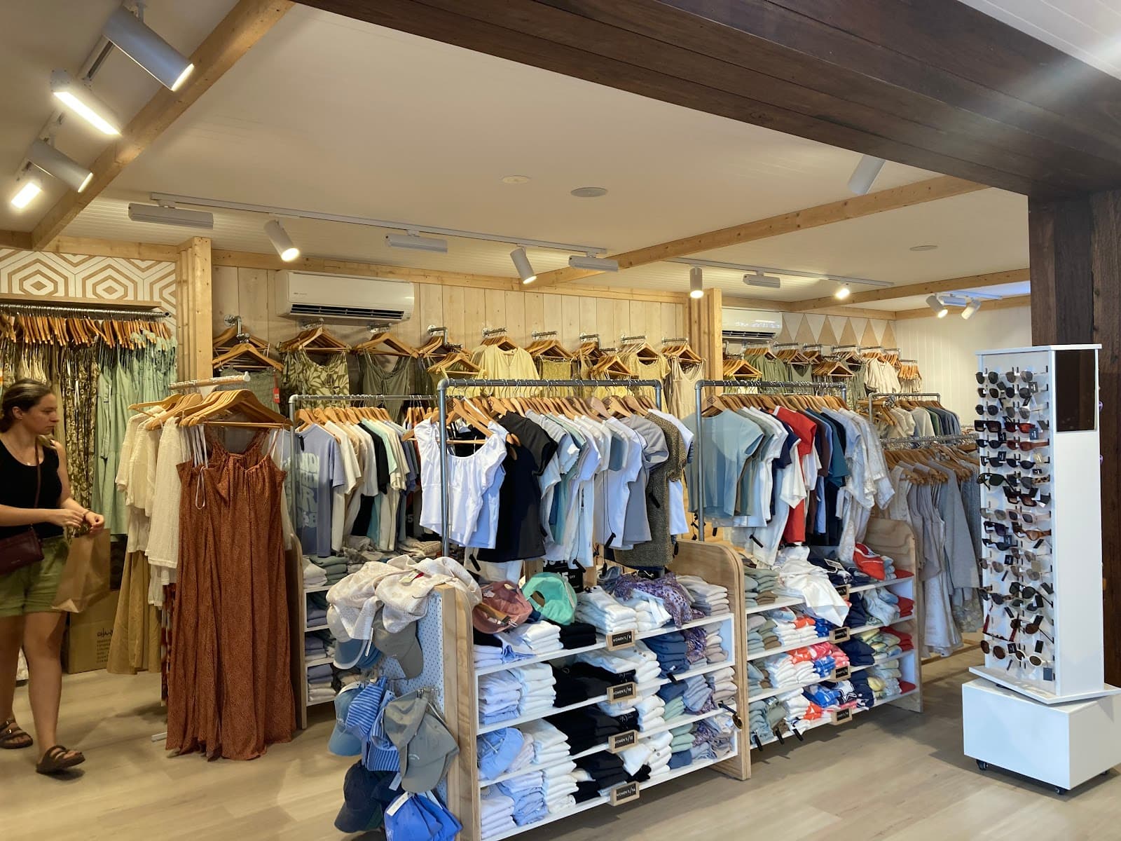 Ghanda Clothing Coolangatta — Coolangatta, Gold Coast