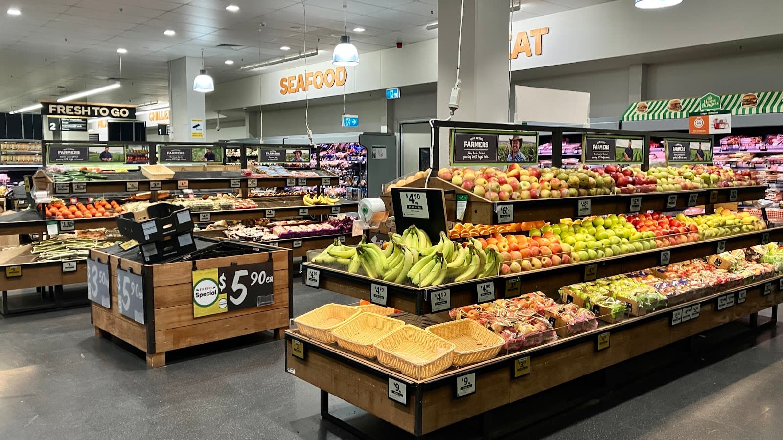 Meriton Retail Precinct Sundale Southport — Main Beach, Gold Coast