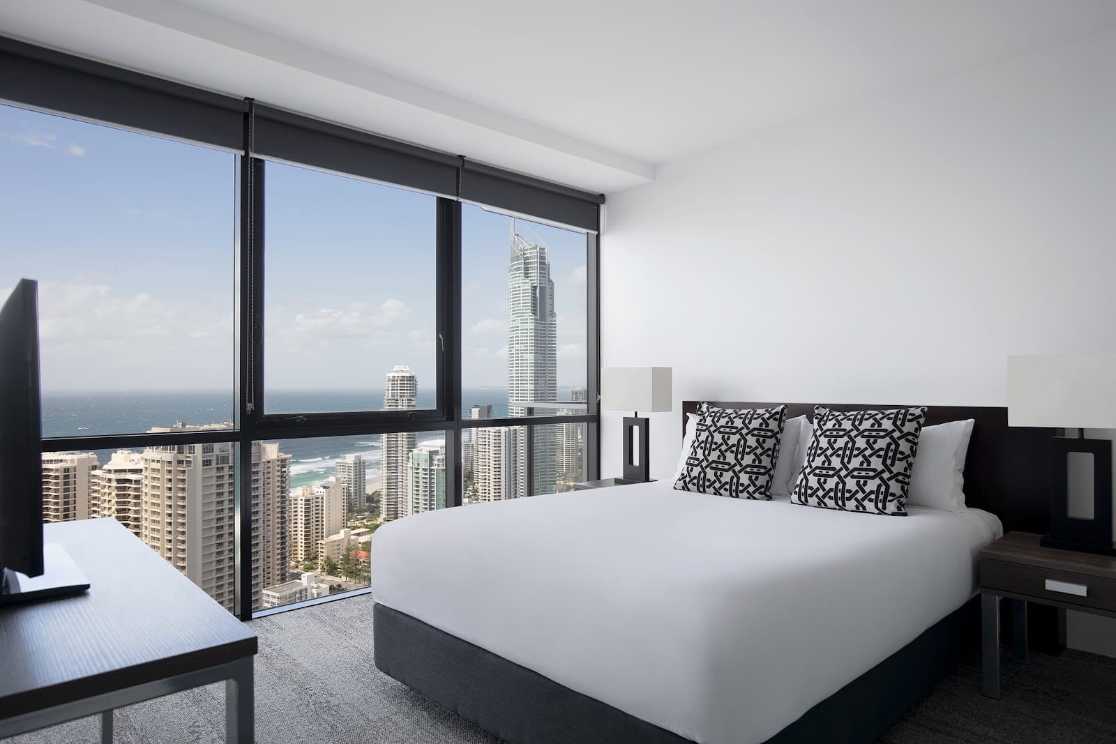 Mantra Circle on Cavill Surfers Paradise — Surfers Paradise, Gold Coast