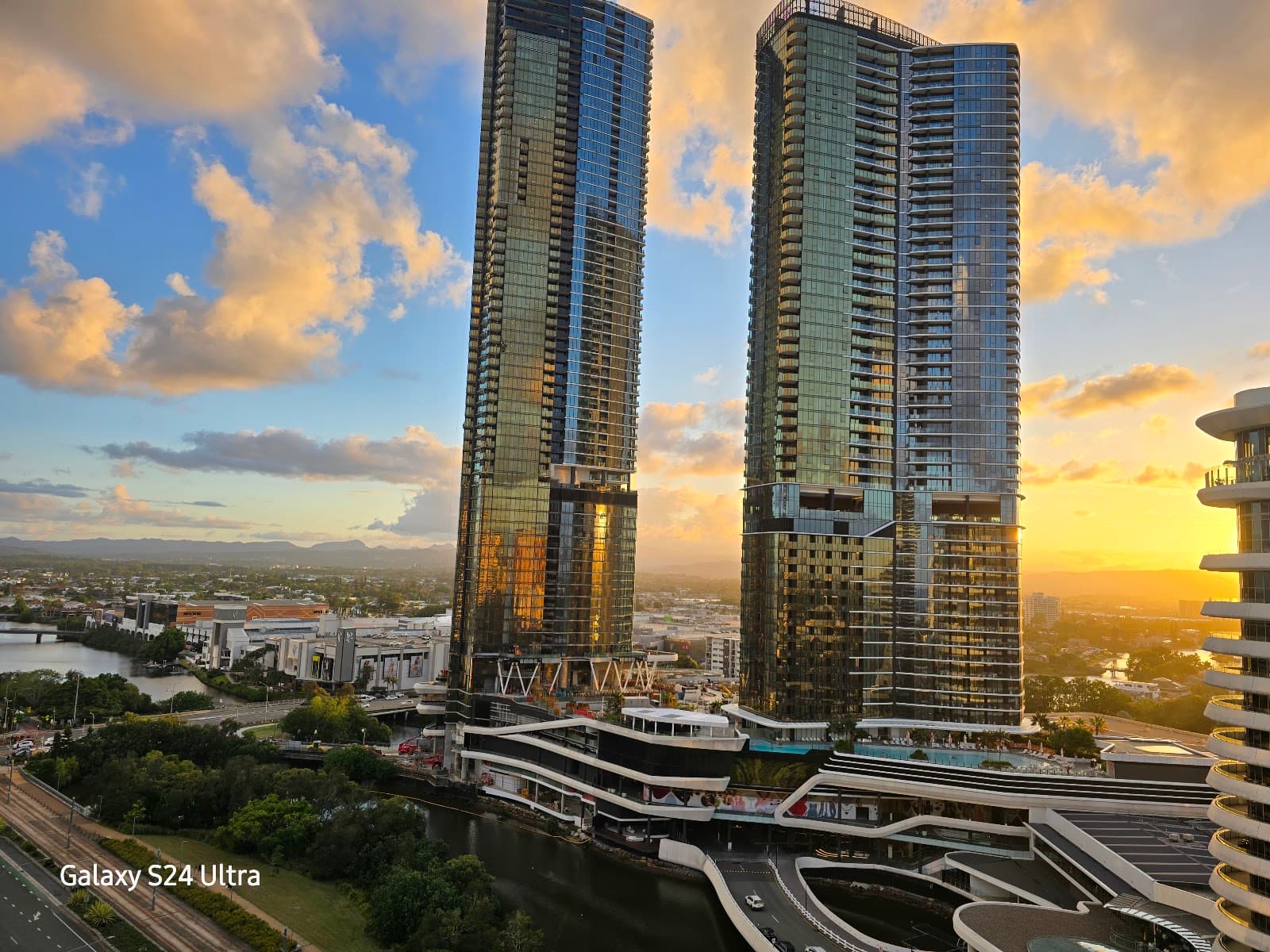 Meriton Suites Broadbeach — Broadbeach, Gold Coast