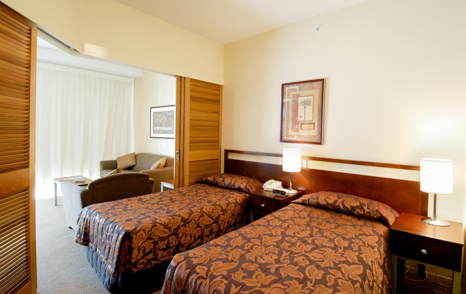 Broadbeach Savannah Hotel And Resort — Broadbeach, Gold Coast
