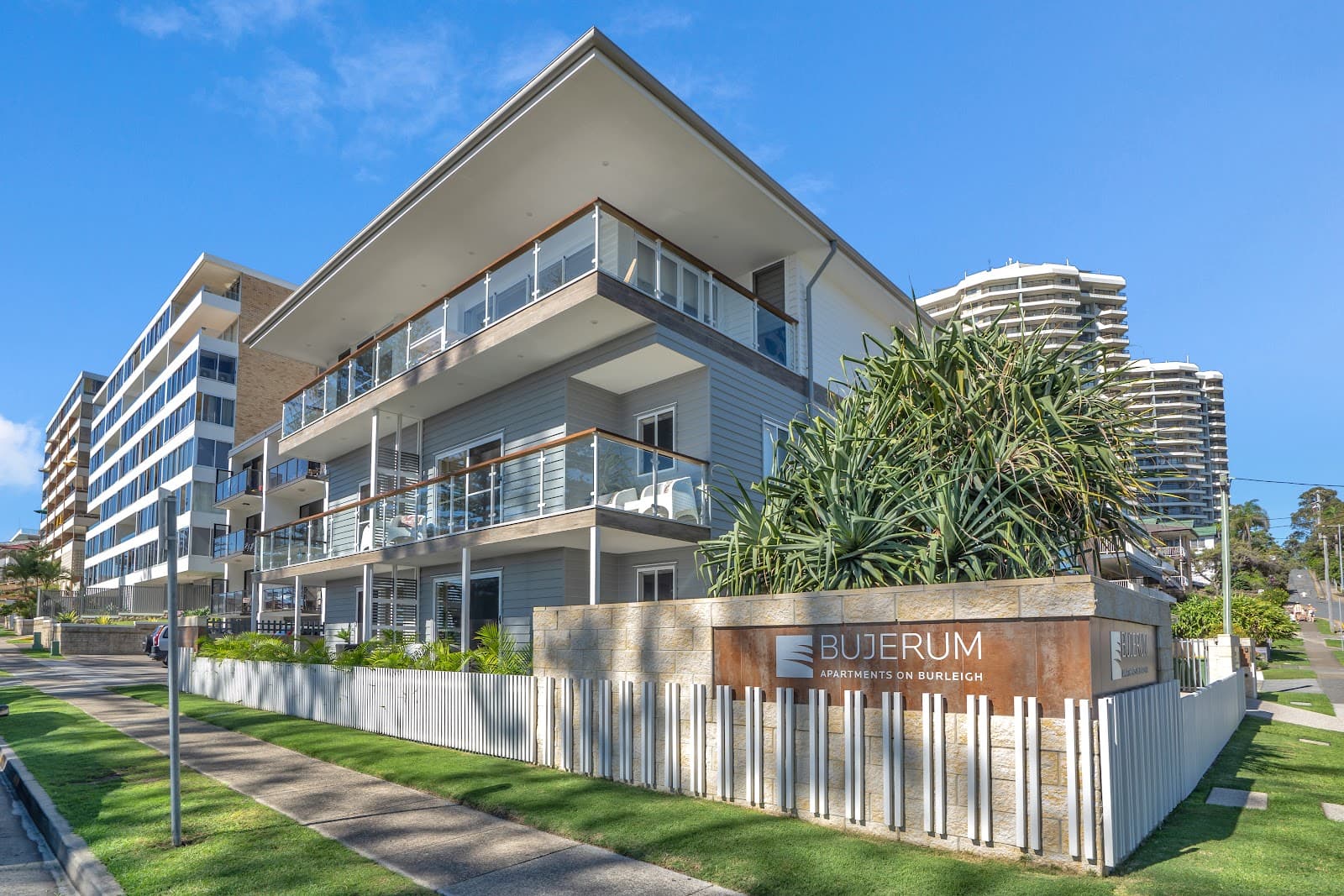 Bujerum Holiday Apartments Burleigh Heads — Burleigh Heads, Gold Coast