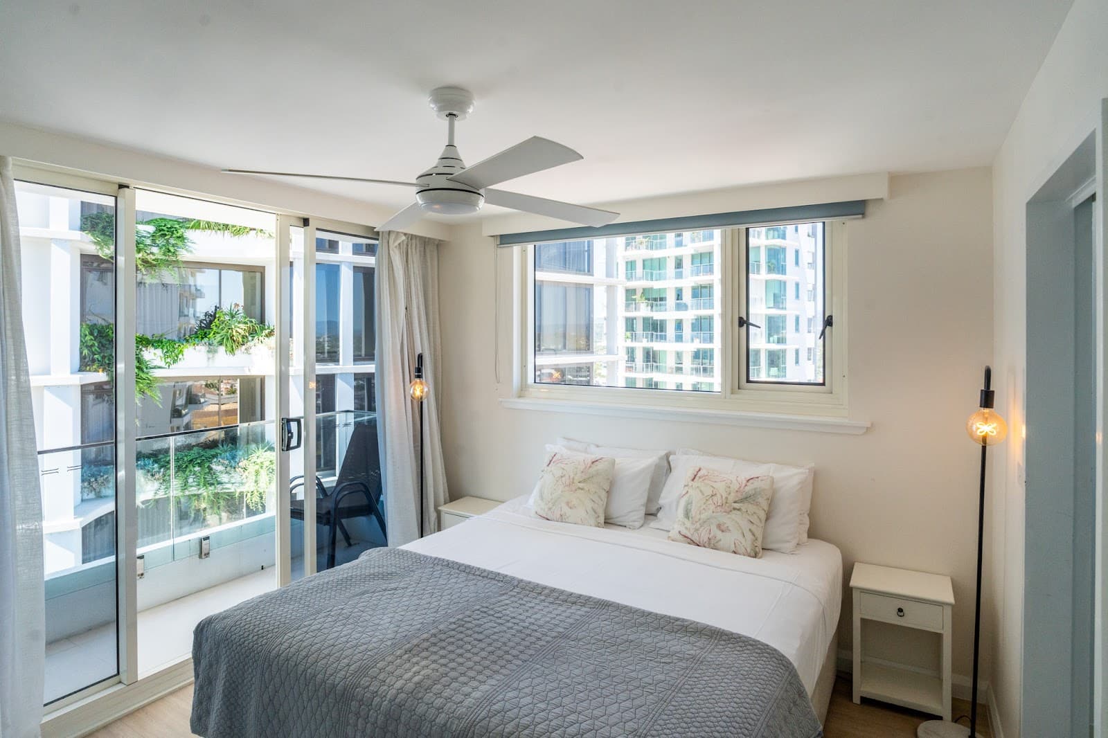 Southern Cross Apartments Burleigh Heads — Burleigh Heads, Gold Coast