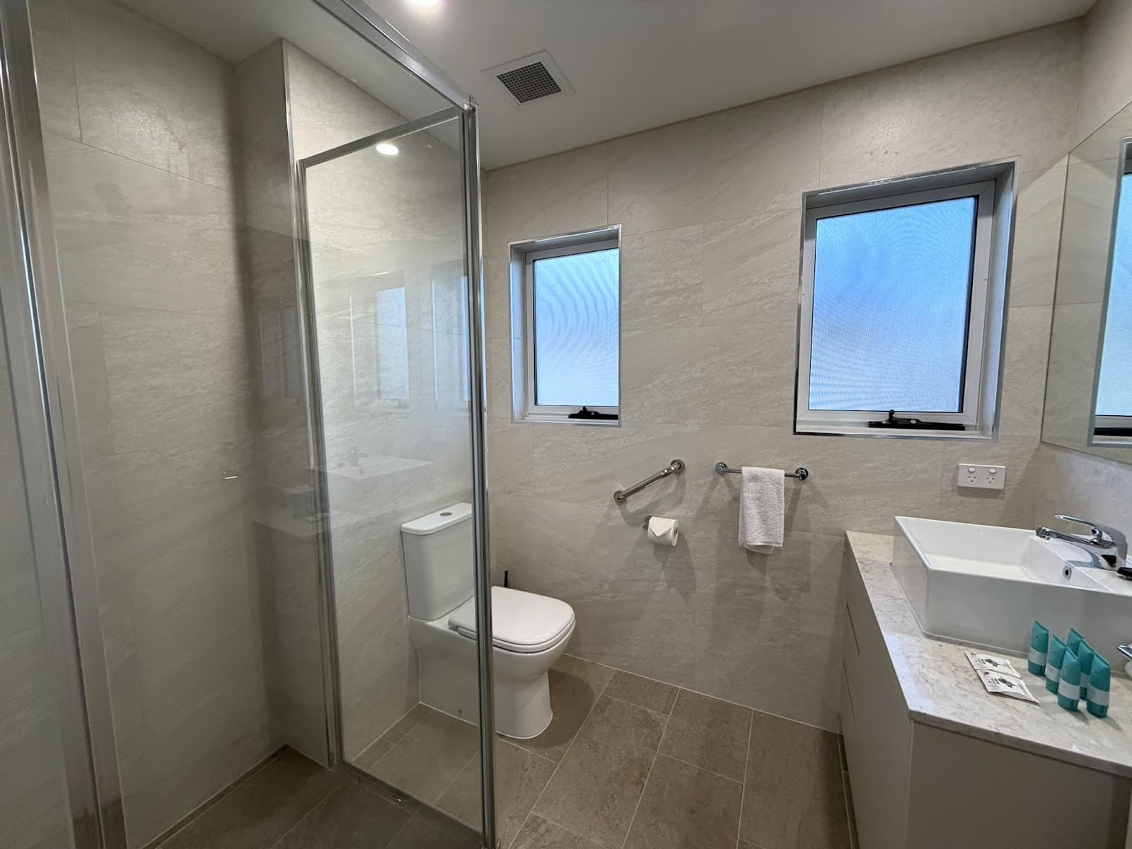 Southport Motel & Apartments — Southport, Gold Coast
