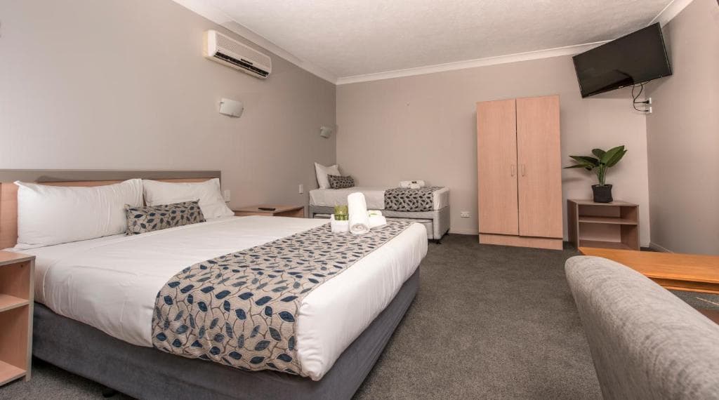 Main Pacific Coast Motel — Hope Island, Gold Coast
