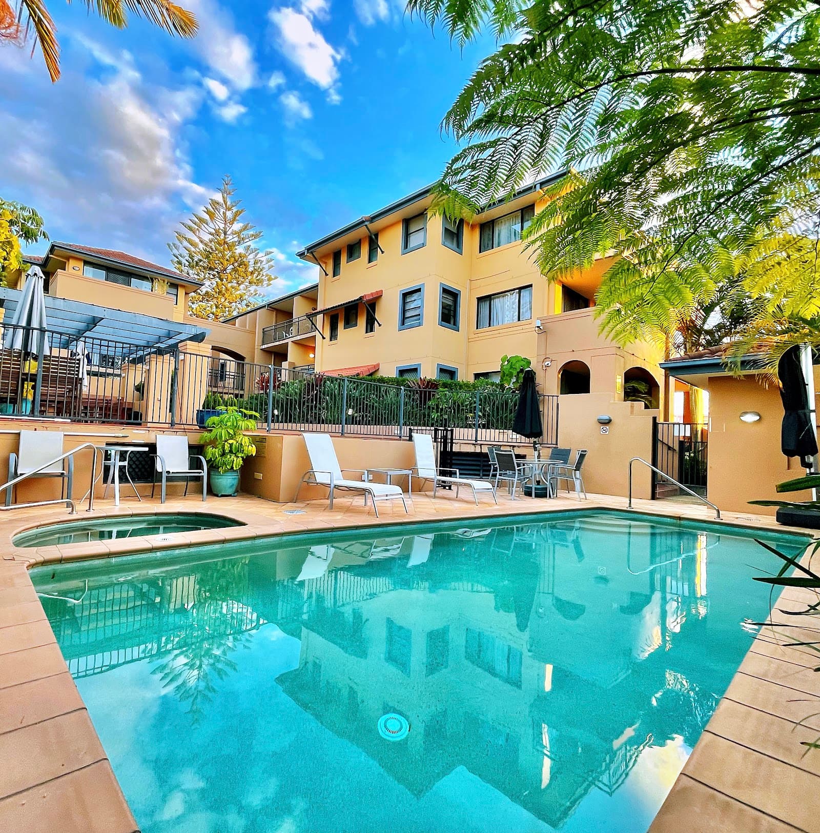Mermaid Beach Park View Resort — Mermaid Beach, Gold Coast