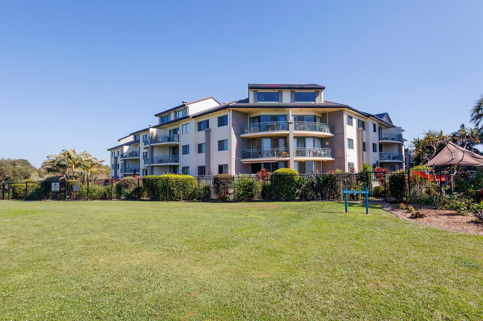 Currumbin Sands Holiday Apartments — Currumbin, Gold Coast