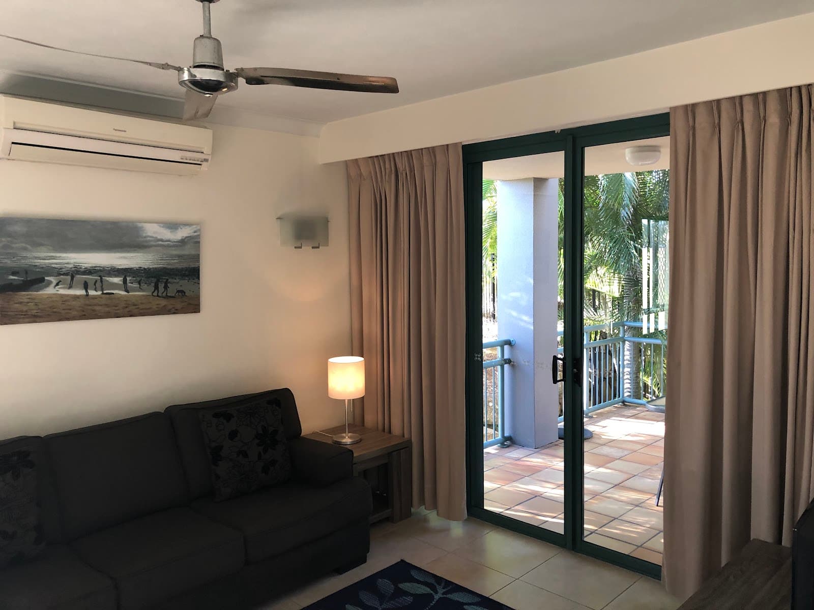 Currumbin Sands Holiday Apartments — Currumbin, Gold Coast