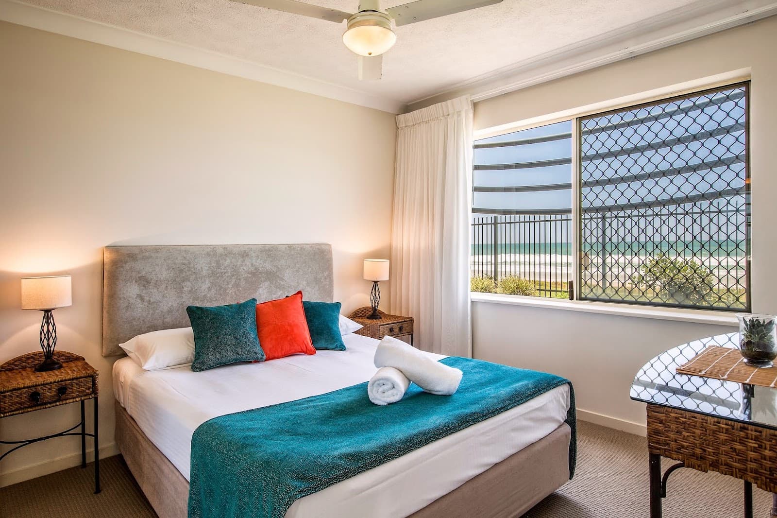 Golden Riviera Beach Resort — Currumbin, Gold Coast