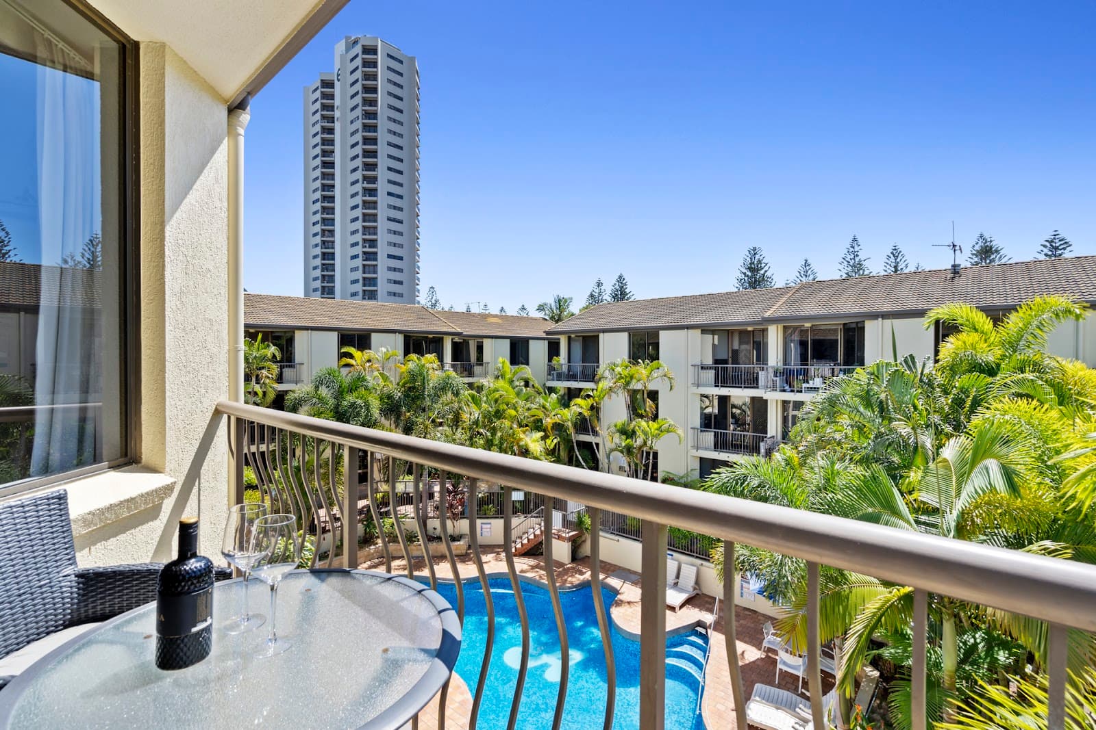 Aussie Resort — Miami, Gold Coast