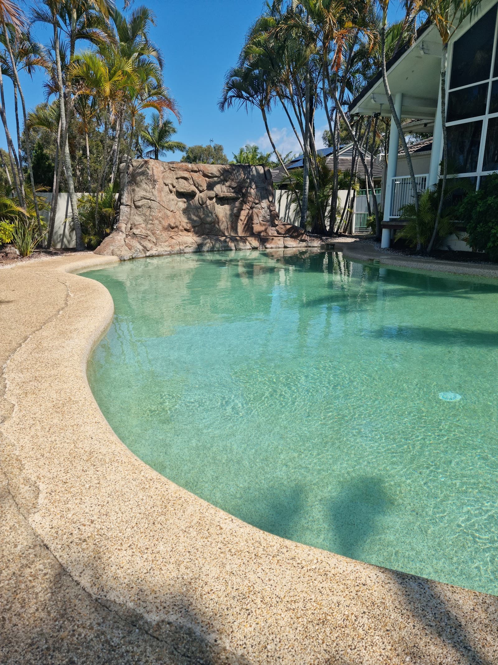 Runaway Bay Motor Inn — Hope Island, Gold Coast