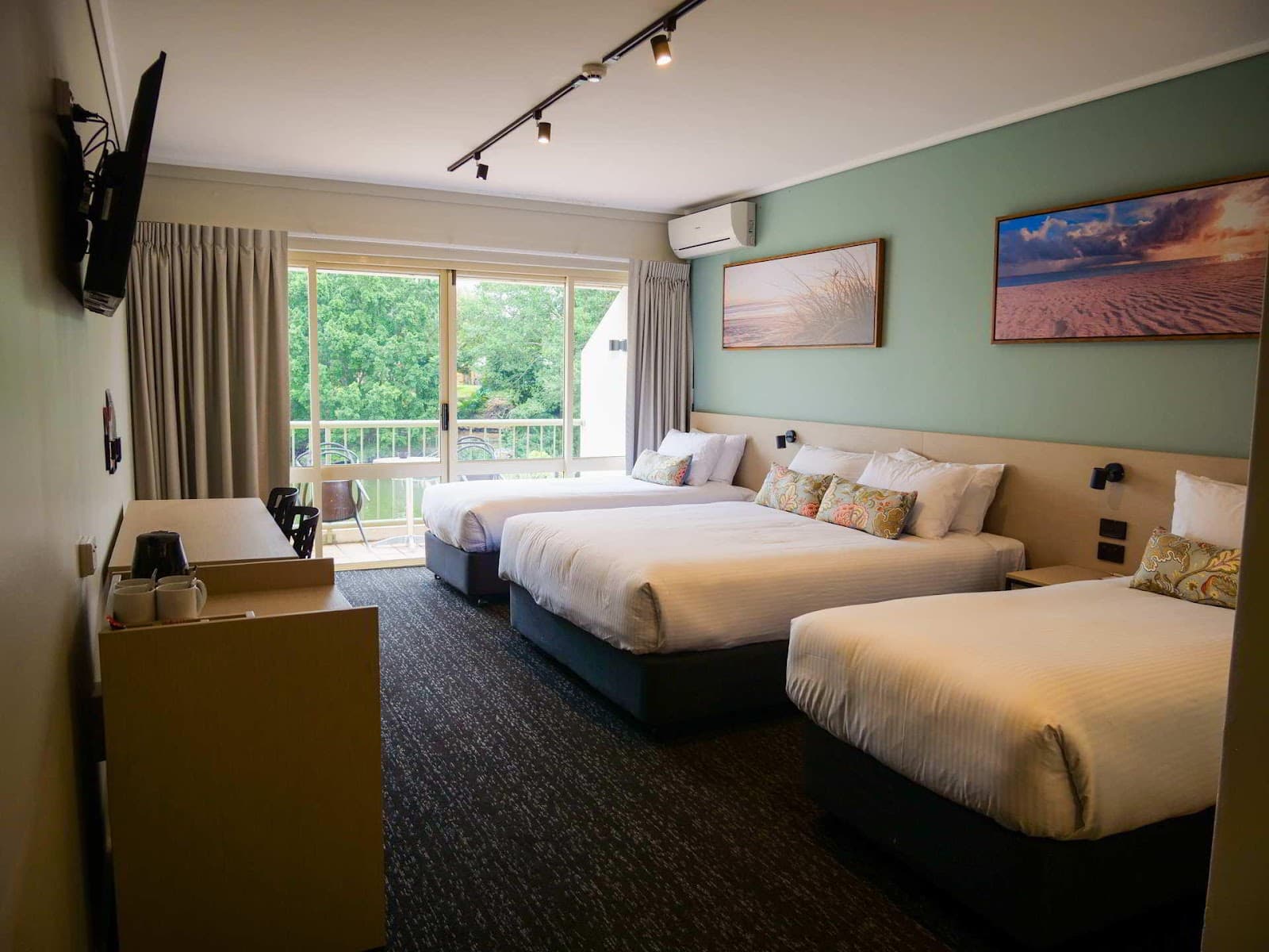 Nightcap at Hinterland Hotel — Hope Island, Gold Coast