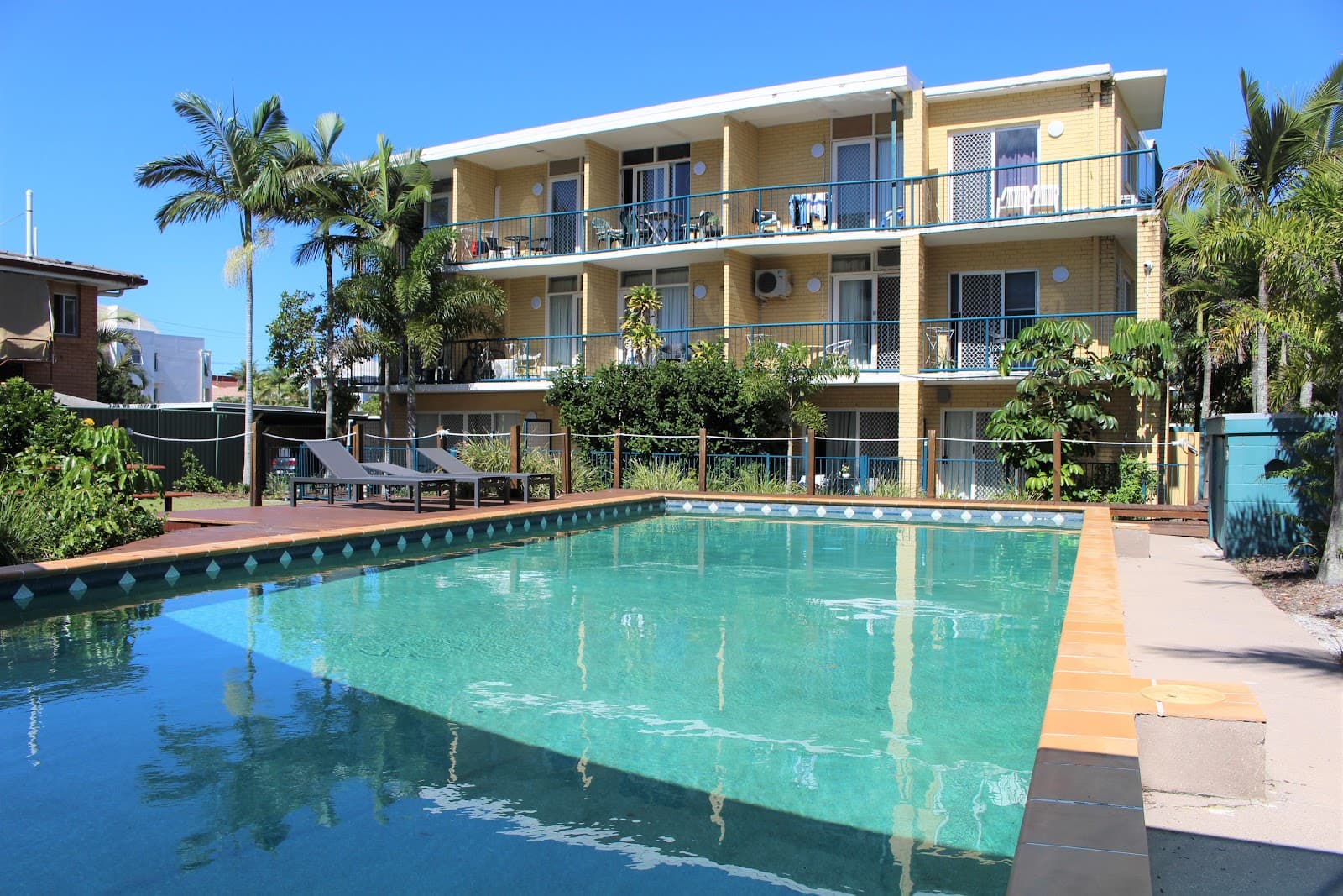 Broadwater Keys Holiday Apartments — Hope Island, Gold Coast