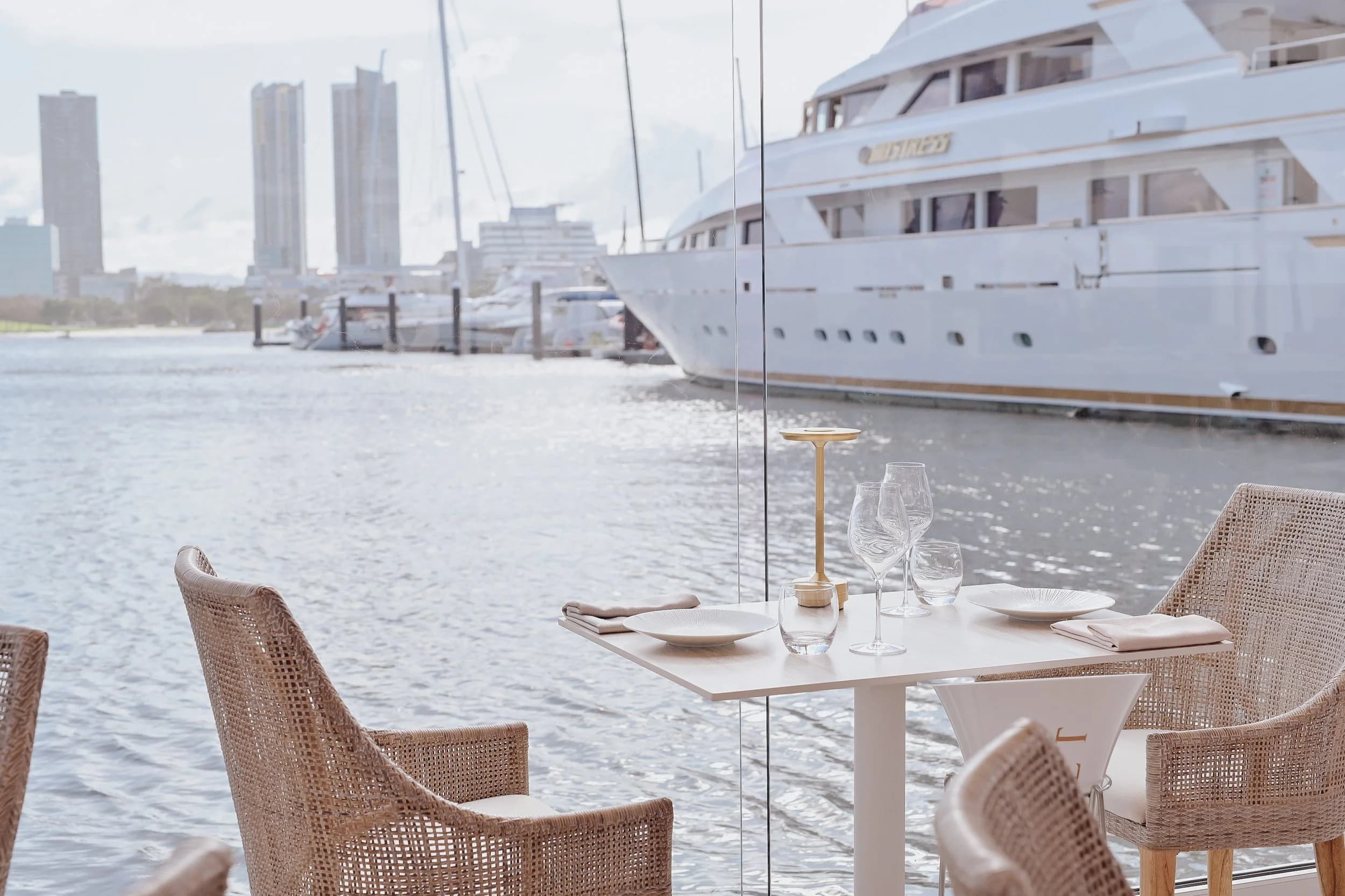 MĀRE Restaurant by La Luna