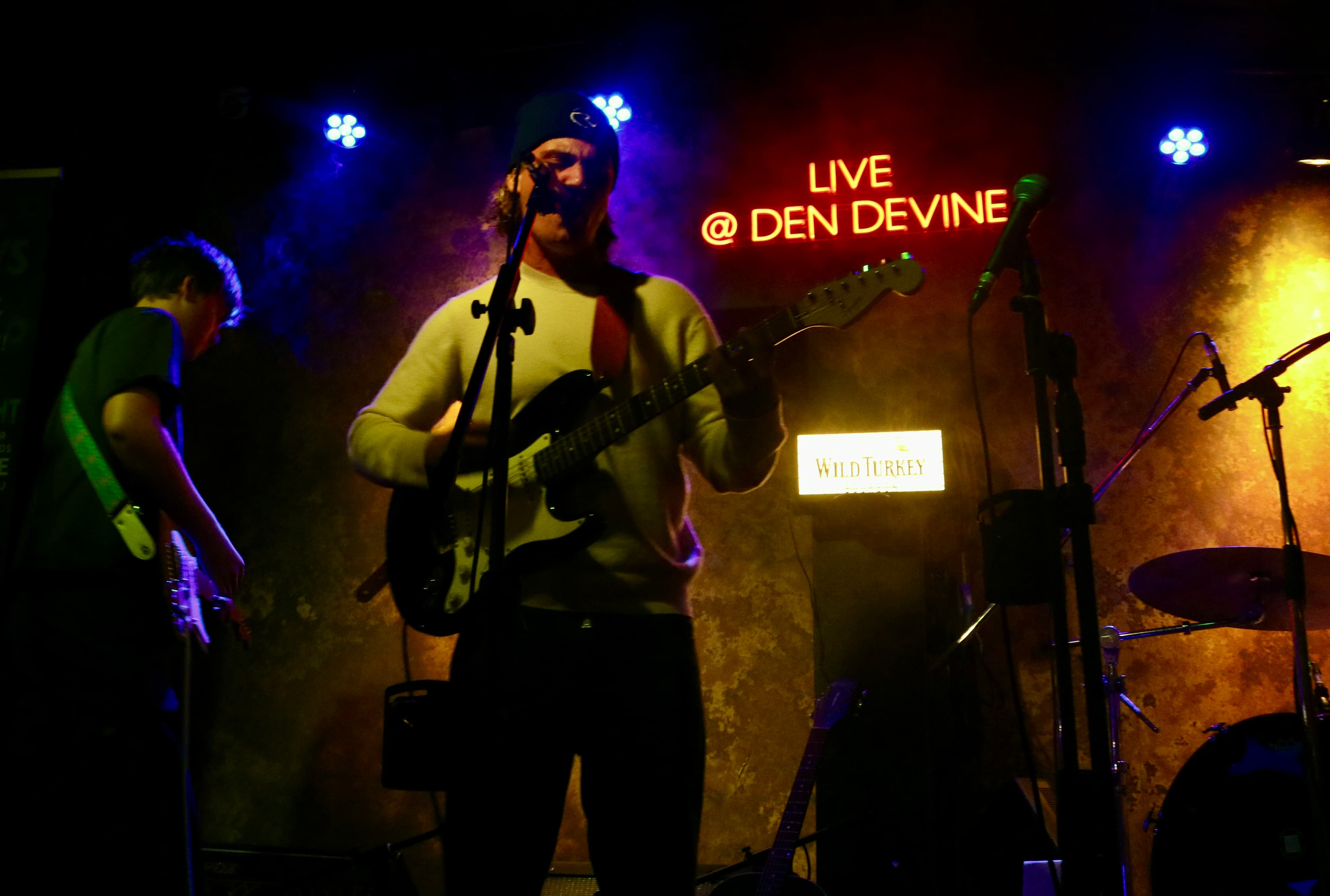 Den Devine Restaurant & Music Lounge
